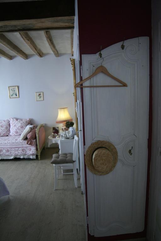 Chambre D'Hotes Du Domaine De La Haute Poignandiere Saint-Germain-de-la-Coudre Zimmer foto